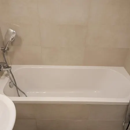 Sadba Apartment, 1-4 Guests, Free Parking & Wifi, 15 Min From Downtown