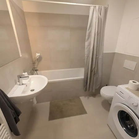 Sadba Apartment, 1-4 Guests, Free Parking & Wifi, 15 Min From Downtown Apartment