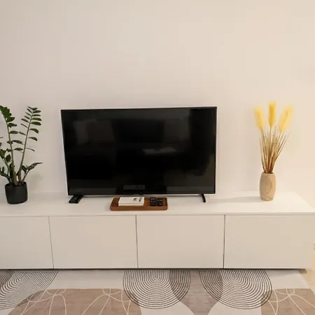 Apartment Sadba Apartment, 1-4 Guests, Free Parking & Wifi, 15 Min From Downtown