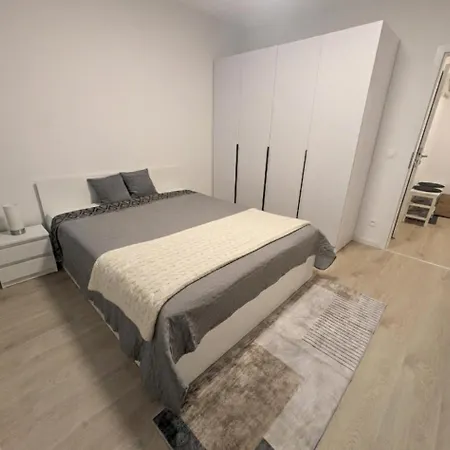 Bratislava, Sadba Family Apartment, Balcony, Free Parking, Airport 1km, Old Town 8km Apartament Bratysława
