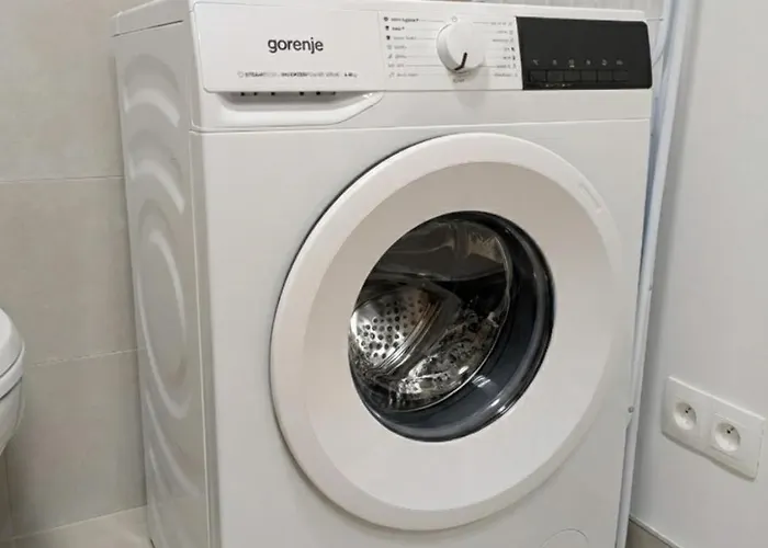 Sadba Apartment, 1-4 Guests, Free Parking & Wifi, 15 Min From Downtown