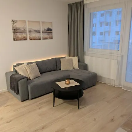 Bratislava, Sadba Family Apartment, Balcony, Free Parking, Airport 1km, Old Town 8km Bratislava