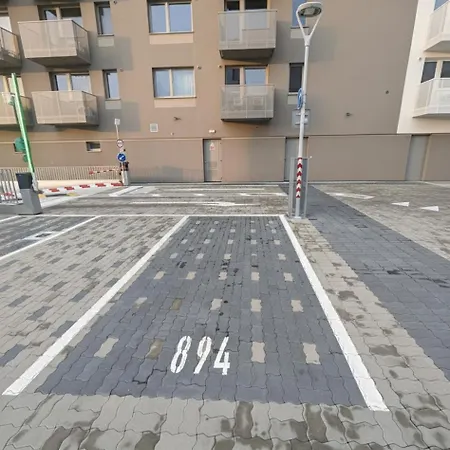 Lägenhet Bratislava, Sadba Family Apartment, Balcony, Free Parking, Airport 1km, Old Town 8km