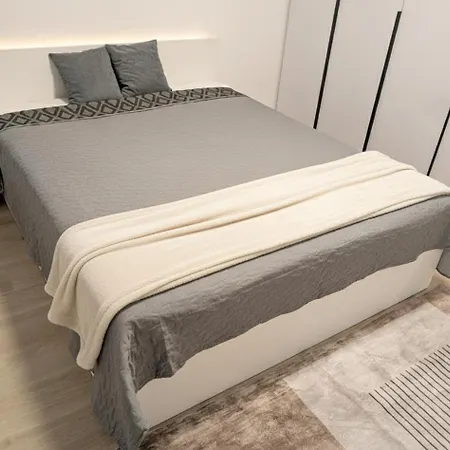 Apartmán Bratislava, Sadba Family Apartment, Balcony, Free Parking, Airport 1km, Old Town 8km *